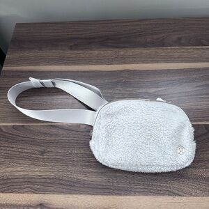 Lululemon Everywhere Belt Bag Fleece
